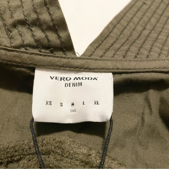 Vera Moda Lace Women’s Top Size Medium - Picture 5 of 16